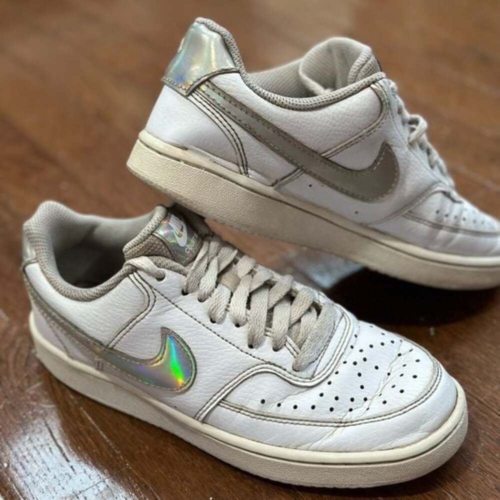 Nike Women Court Vision Low sneaker iridescent swoosh